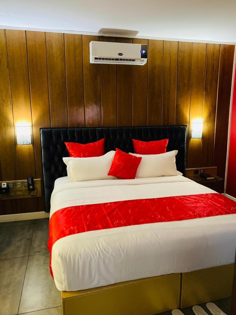Boun's Hotel Yaoundé Extérieur photo